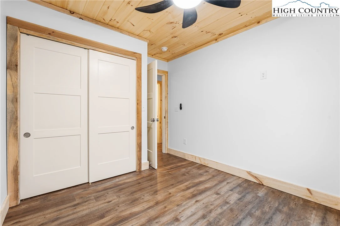 Image number 5 for the current listing