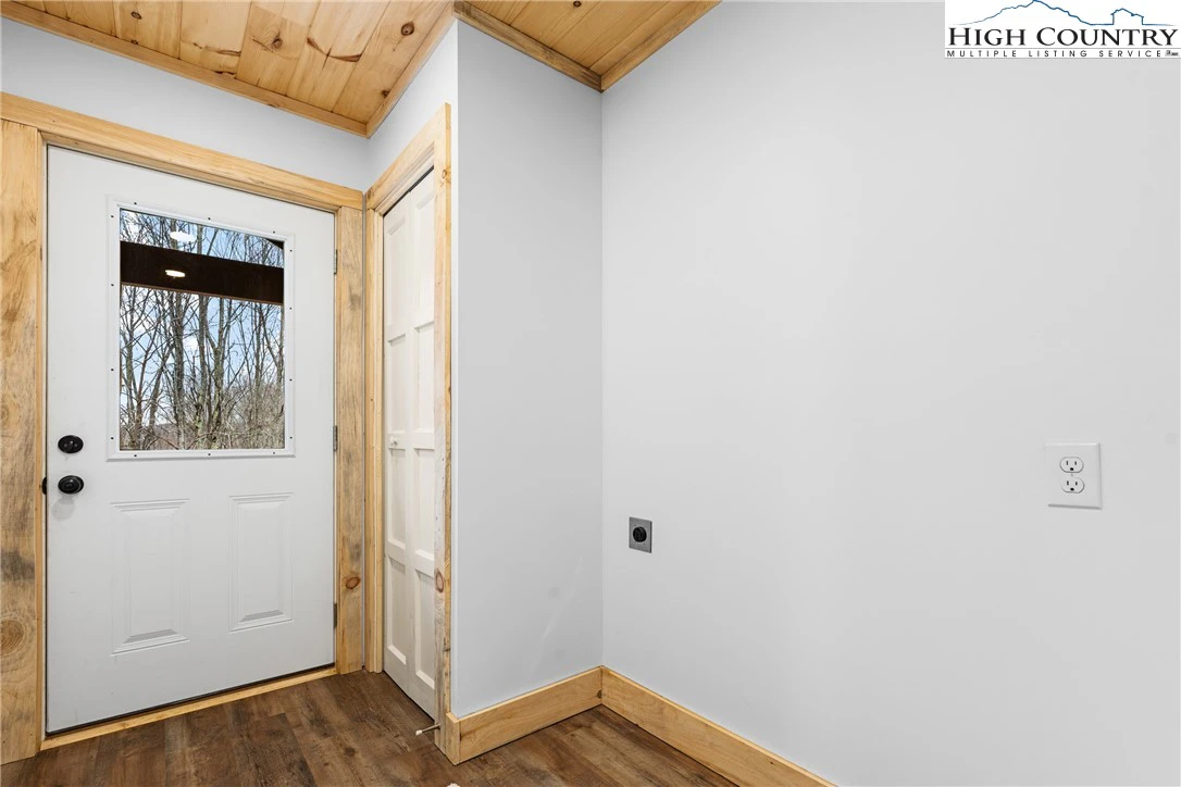 Image number 7 for the current listing