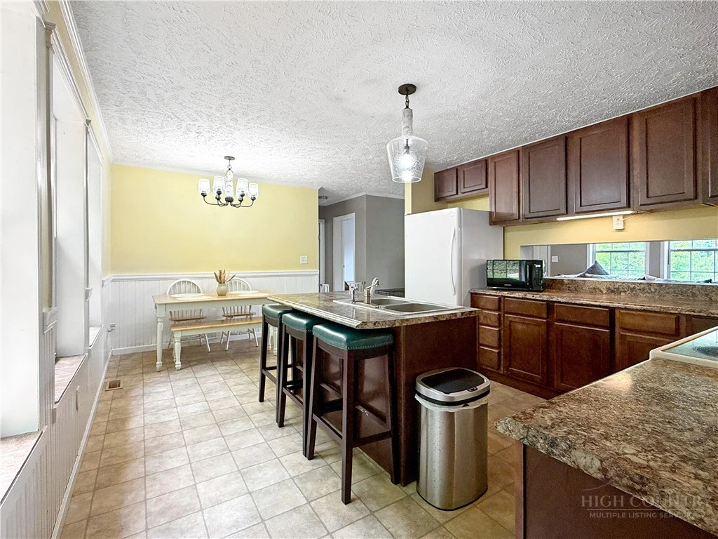 Image number 4 for the current listing