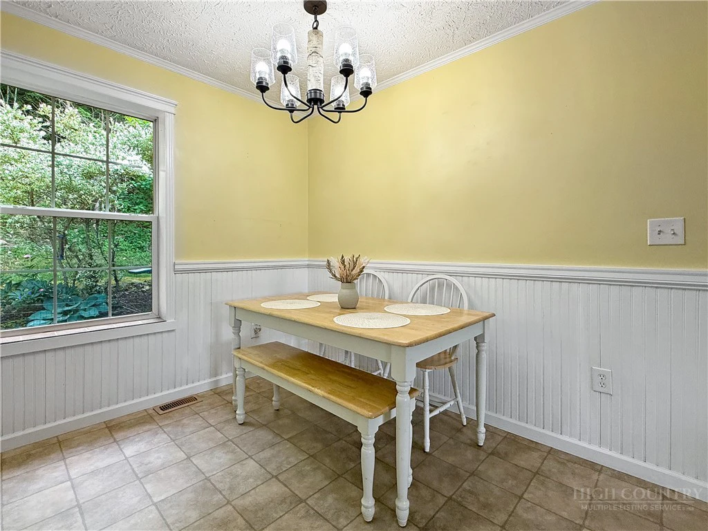 Image number 8 for the current listing