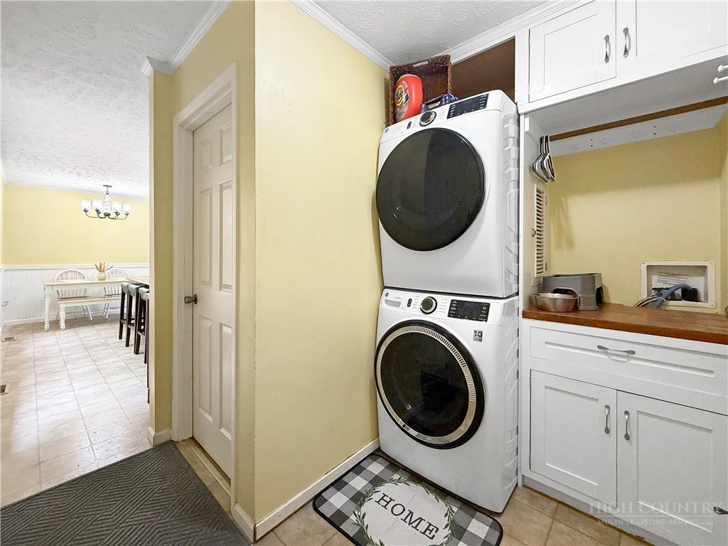 Image number 15 for the current listing
