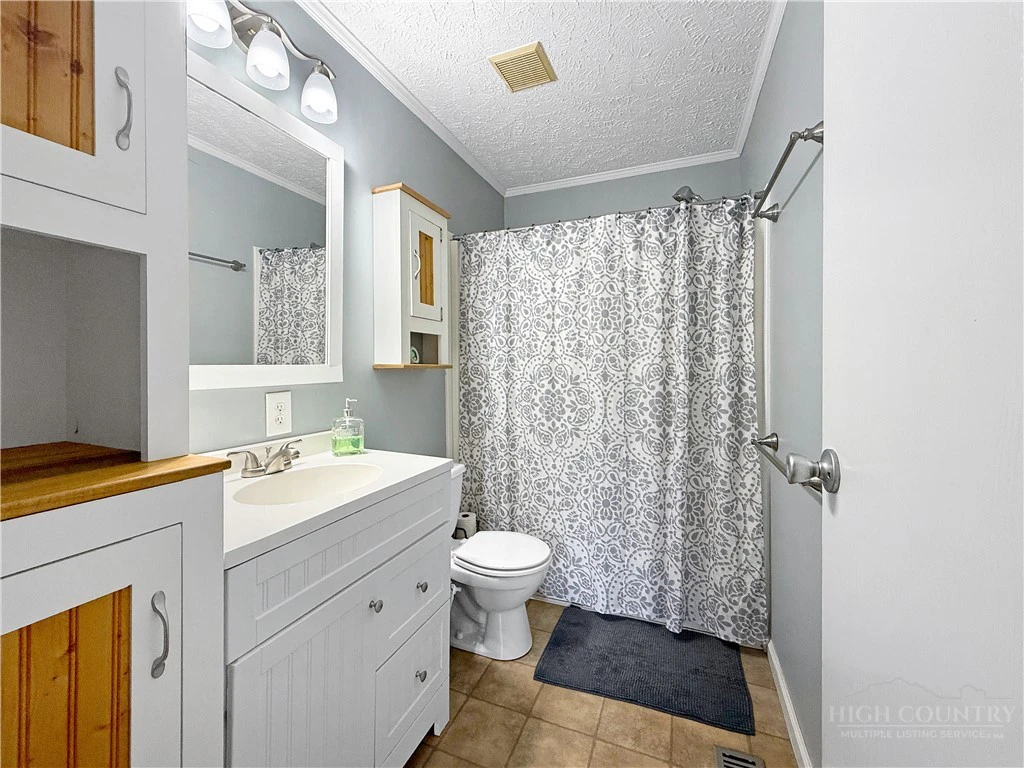 Image number 18 for the current listing