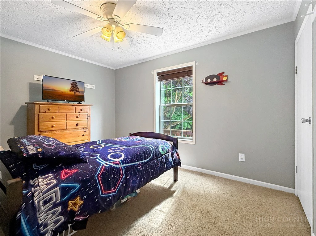 Image number 19 for the current listing
