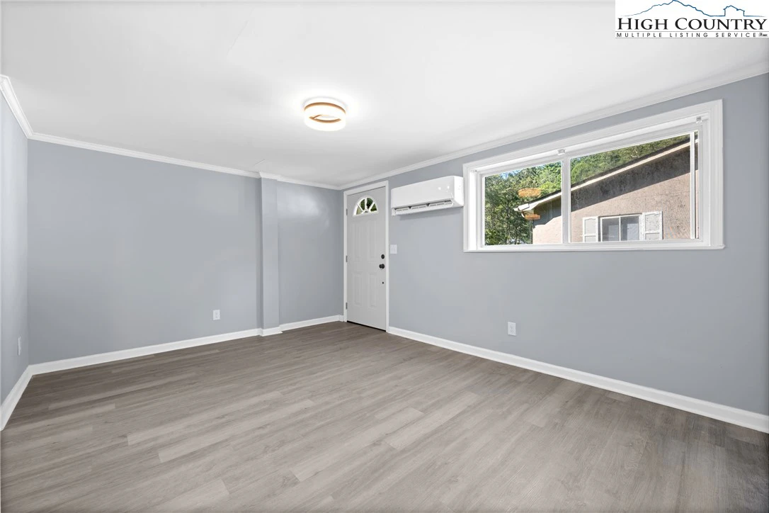 Image number 2 for the current listing