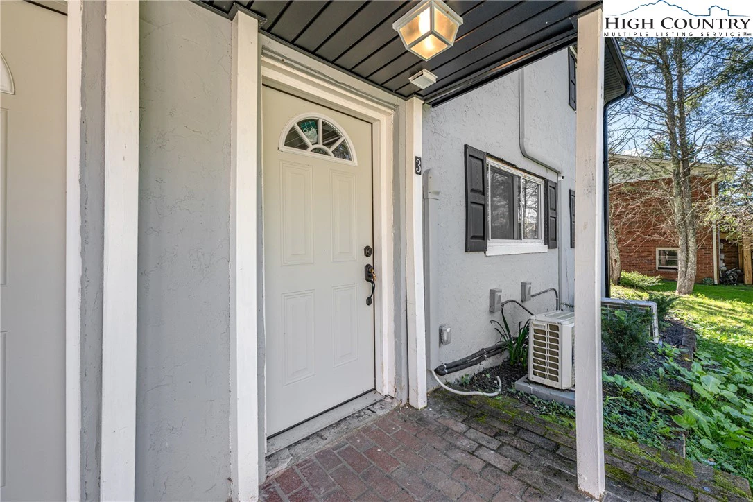 Image number 14 for the current listing