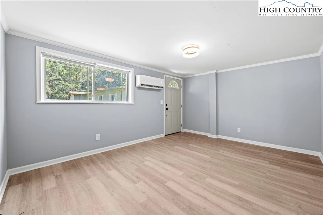Image number 3 for the current listing