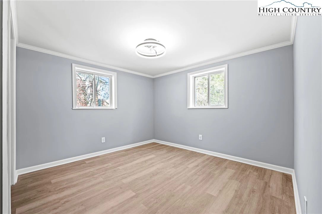 Image number 10 for the current listing