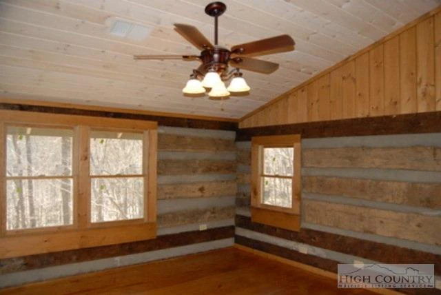 Image number 11 for the current listing