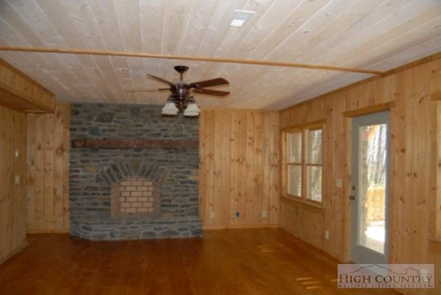 Image number 13 for the current listing