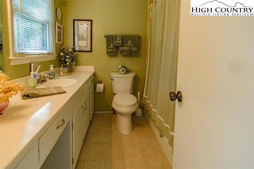 Image number 2 for the current listing
