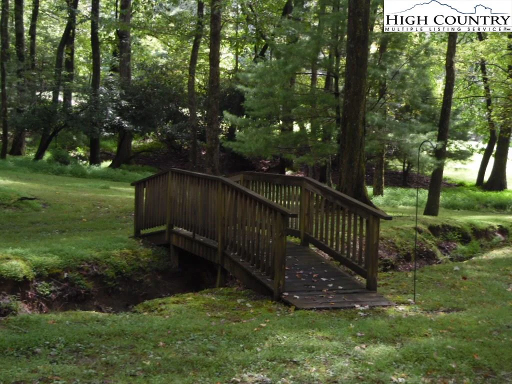 Image number 6 for the current listing