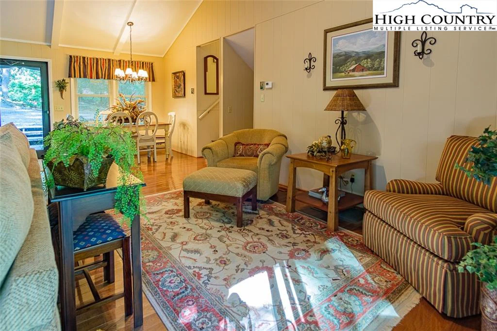 Image number 20 for the current listing