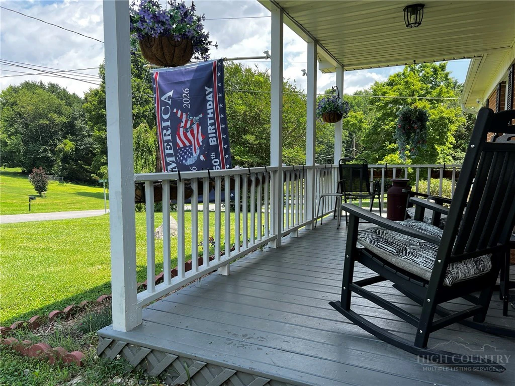 Image number 3 for the current listing