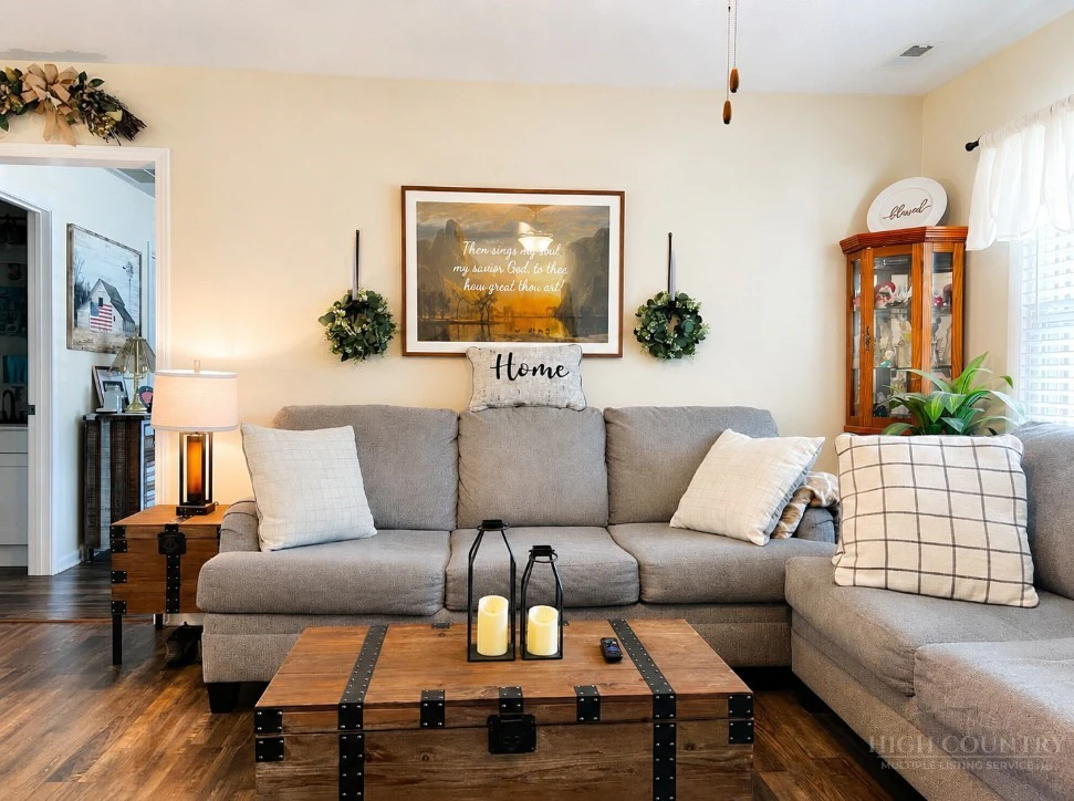 Image number 7 for the current listing