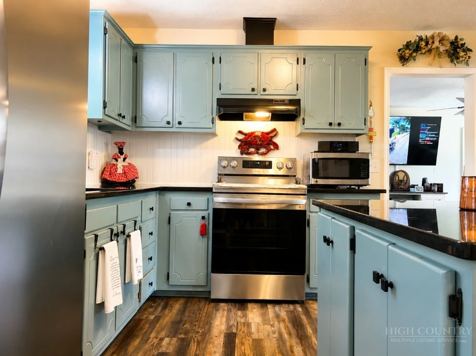 Image number 9 for the current listing