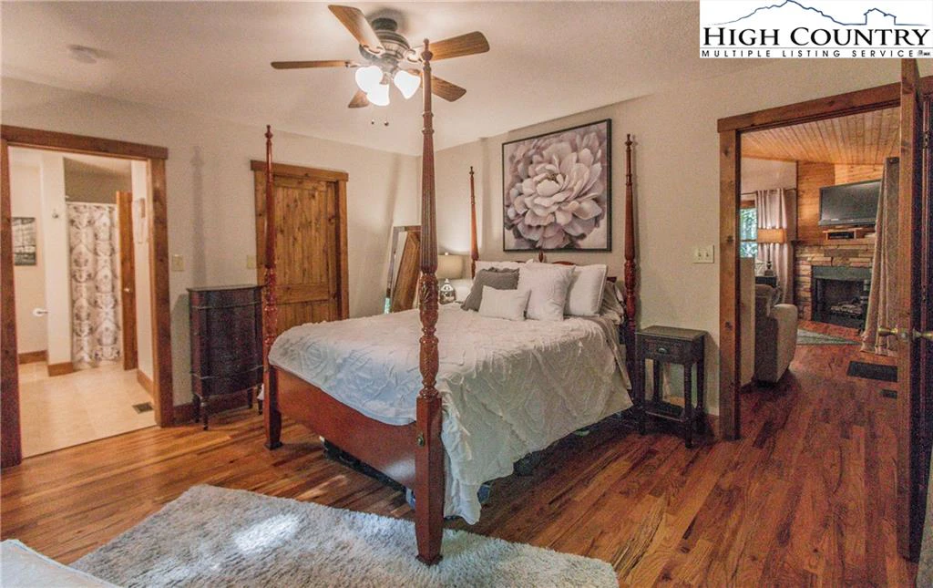 Image number 18 for the current listing