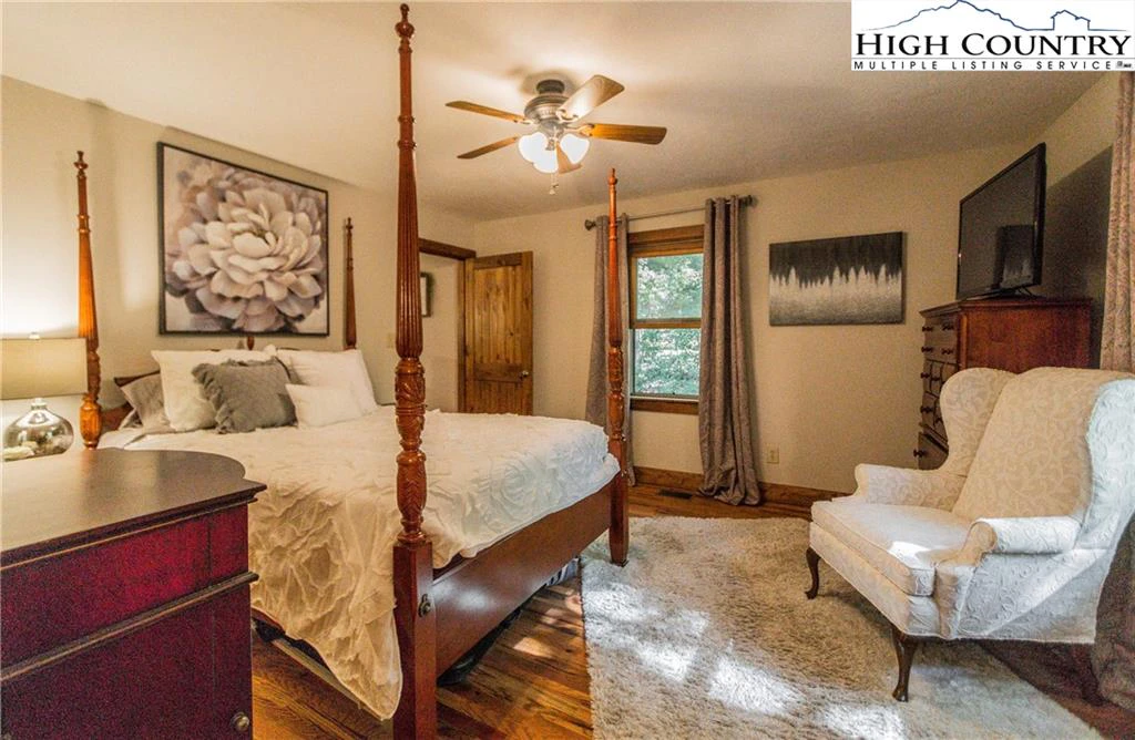 Image number 2 for the current listing