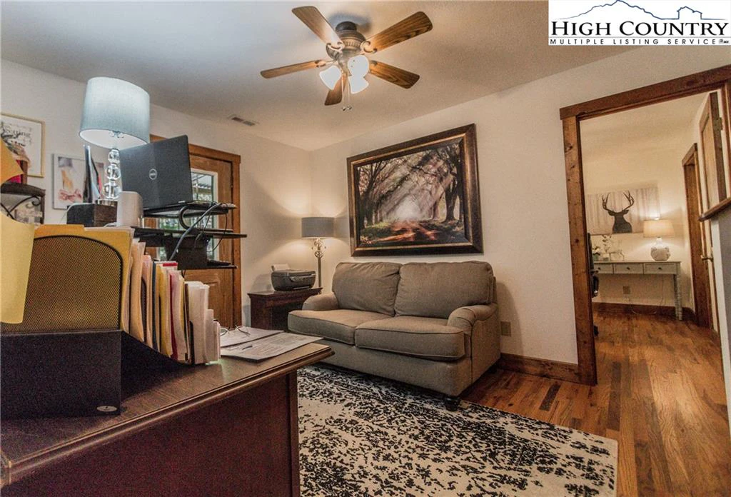 Image number 14 for the current listing