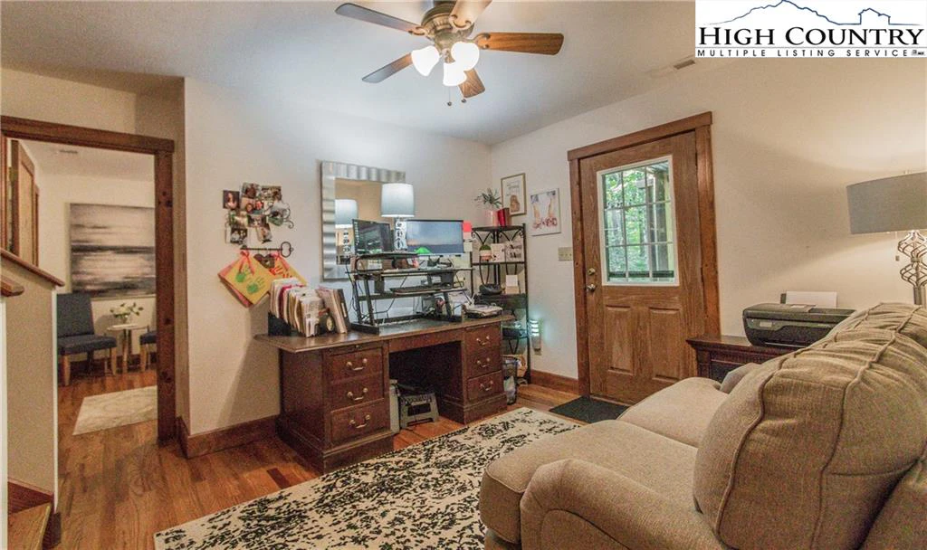 Image number 13 for the current listing