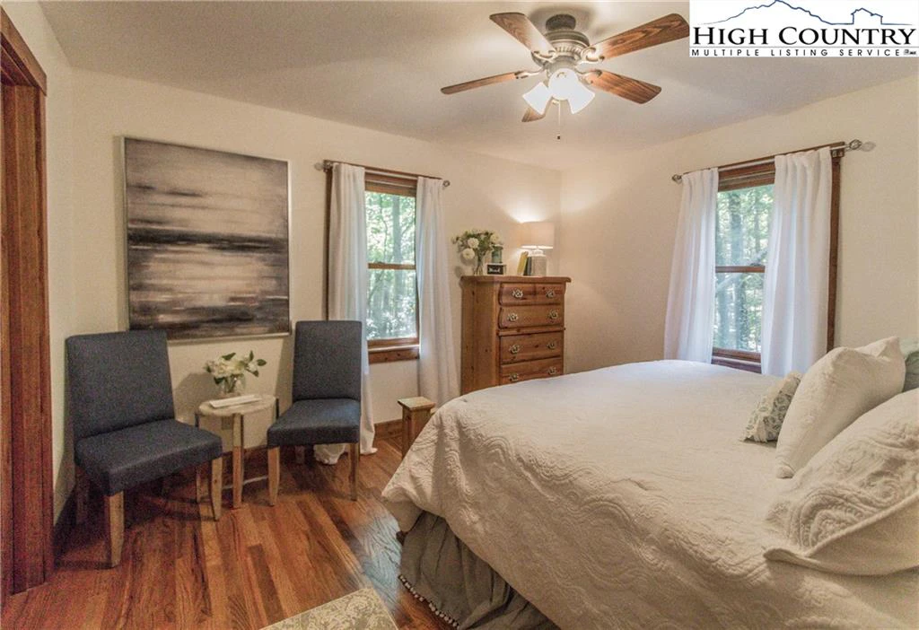 Image number 11 for the current listing