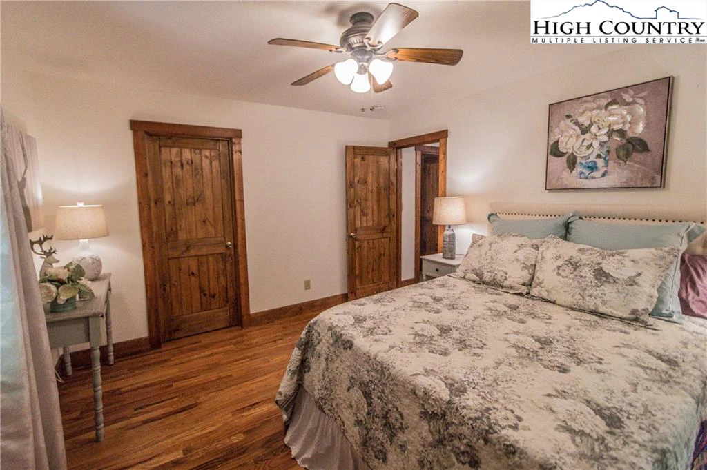 Image number 7 for the current listing