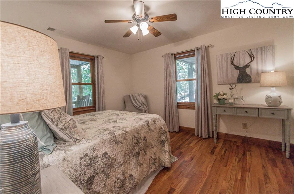 Image number 6 for the current listing