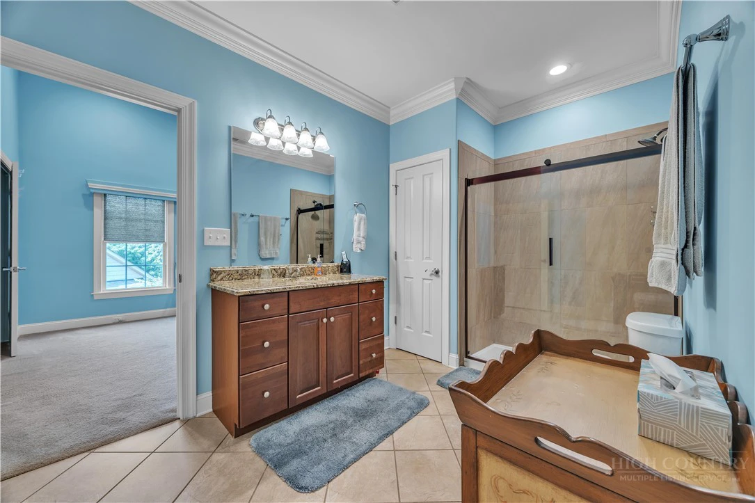 Image number 3 for the current listing