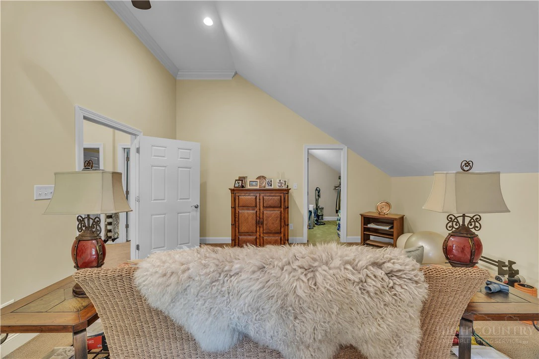 Image number 4 for the current listing