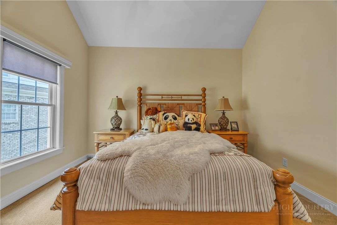 Image number 8 for the current listing