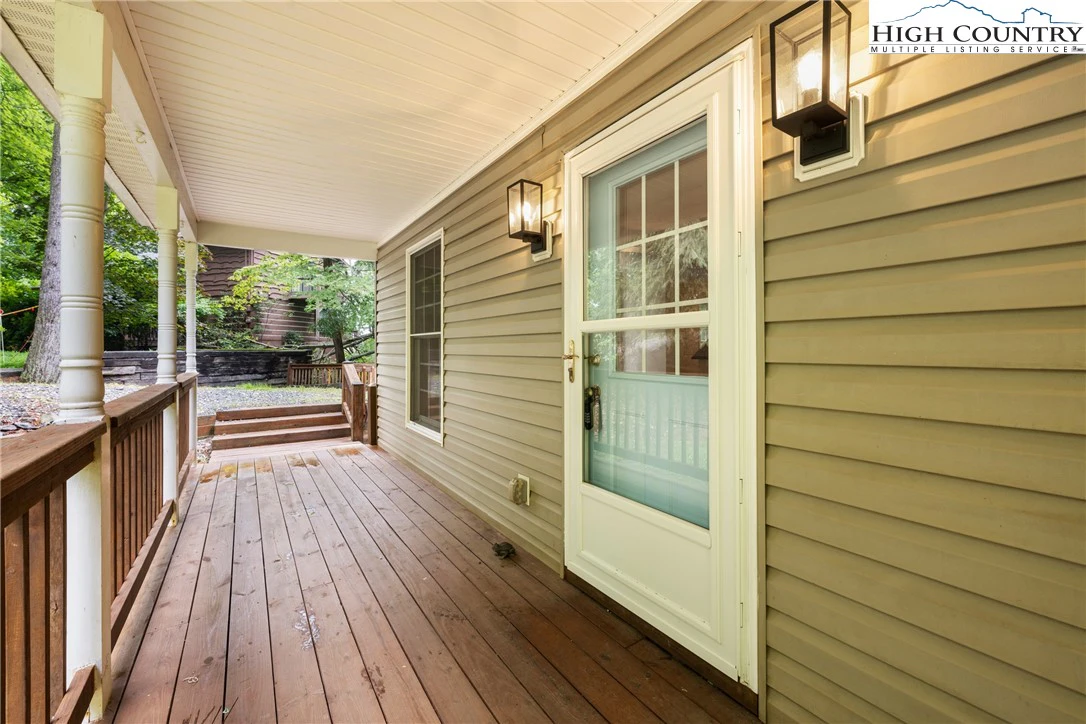 Image number 19 for the current listing