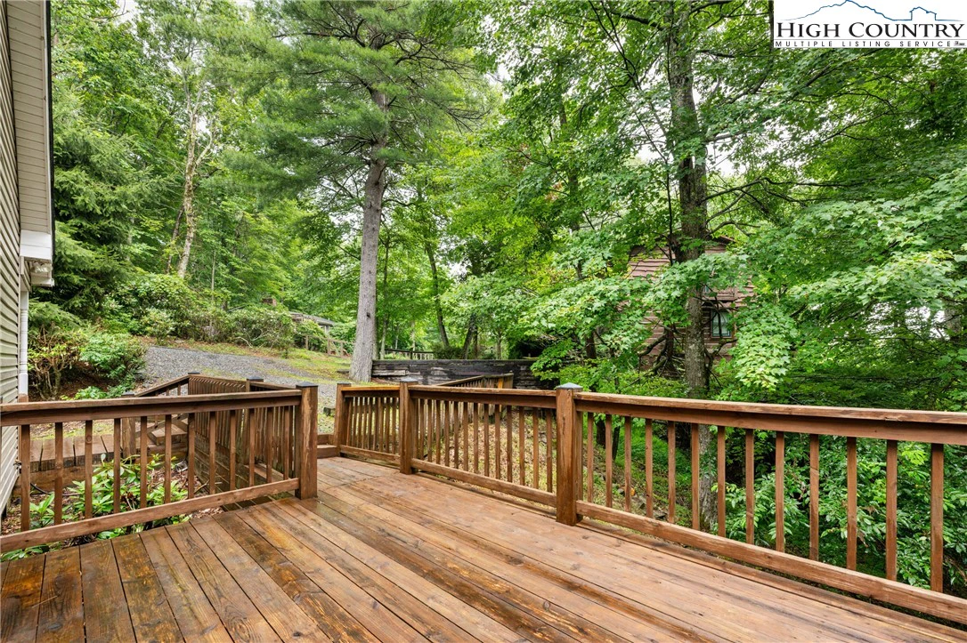 Image number 17 for the current listing
