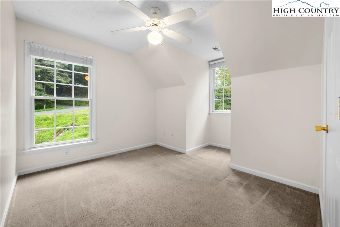 Image number 9 for the current listing