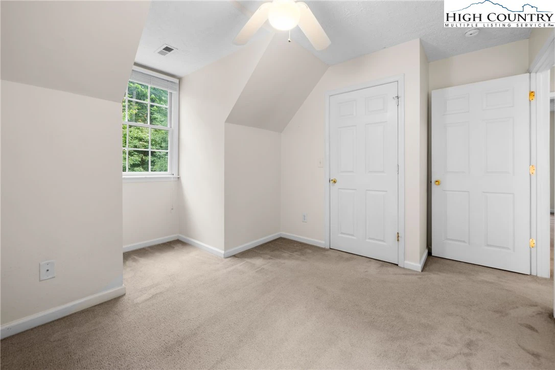 Image number 8 for the current listing