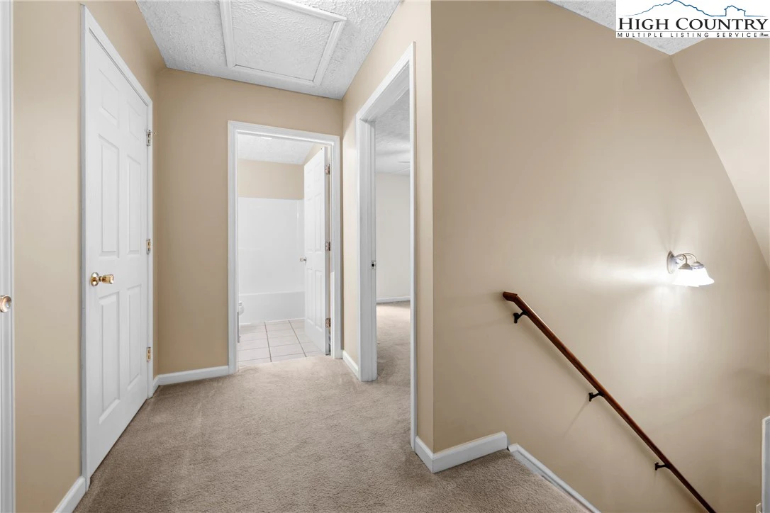 Image number 5 for the current listing