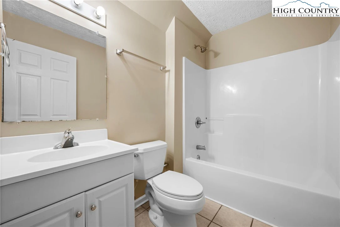 Image number 4 for the current listing