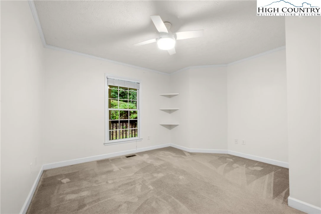 Image number 3 for the current listing