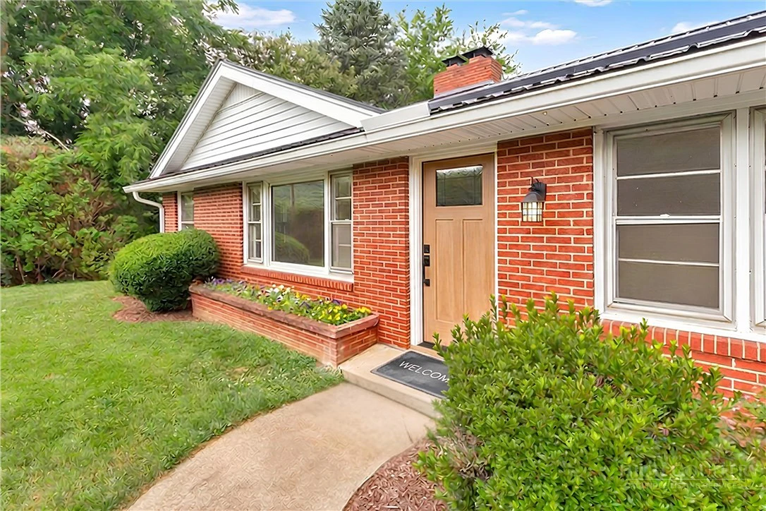 Image number 3 for the current listing