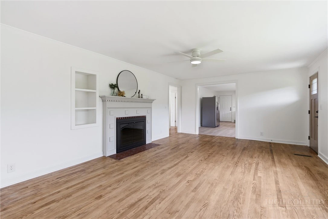 Image number 5 for the current listing
