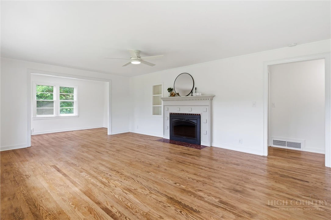 Image number 6 for the current listing