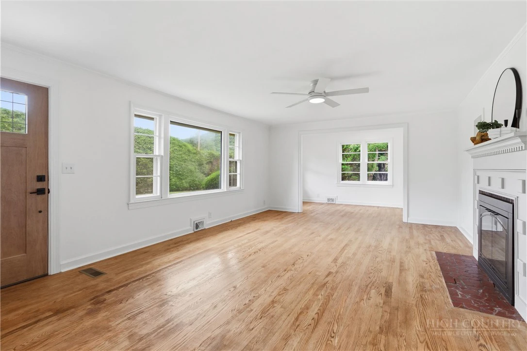 Image number 9 for the current listing