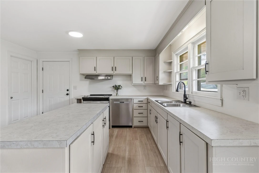 Image number 12 for the current listing