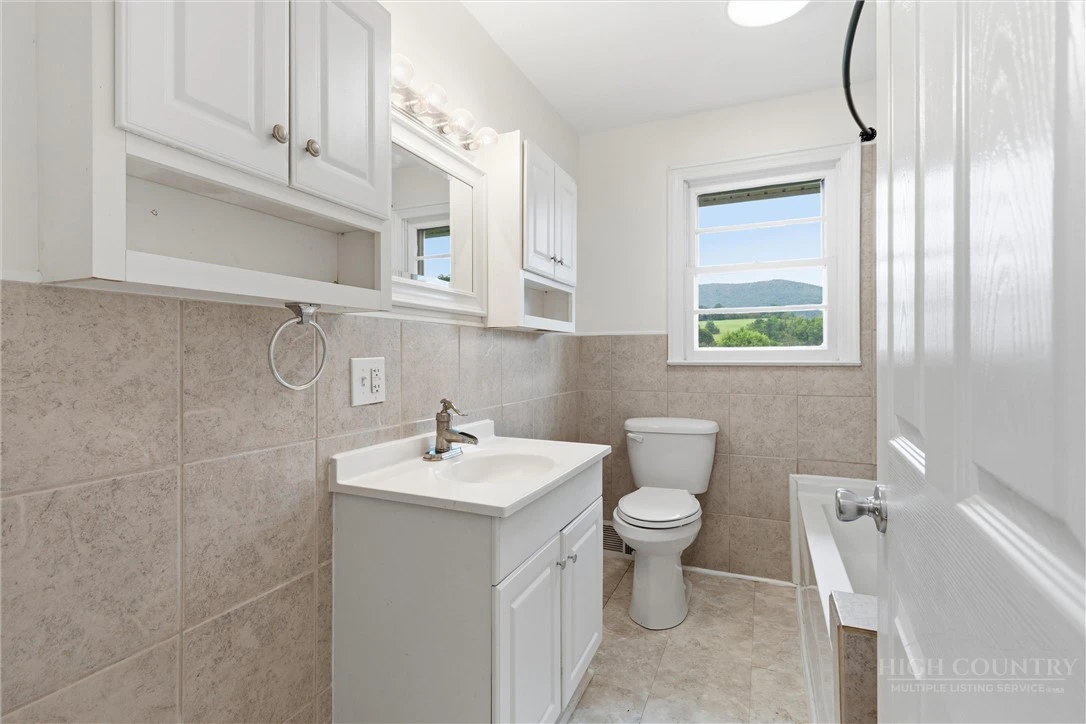 Image number 18 for the current listing