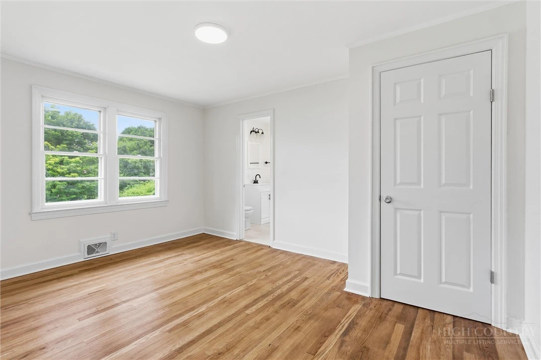Image number 20 for the current listing