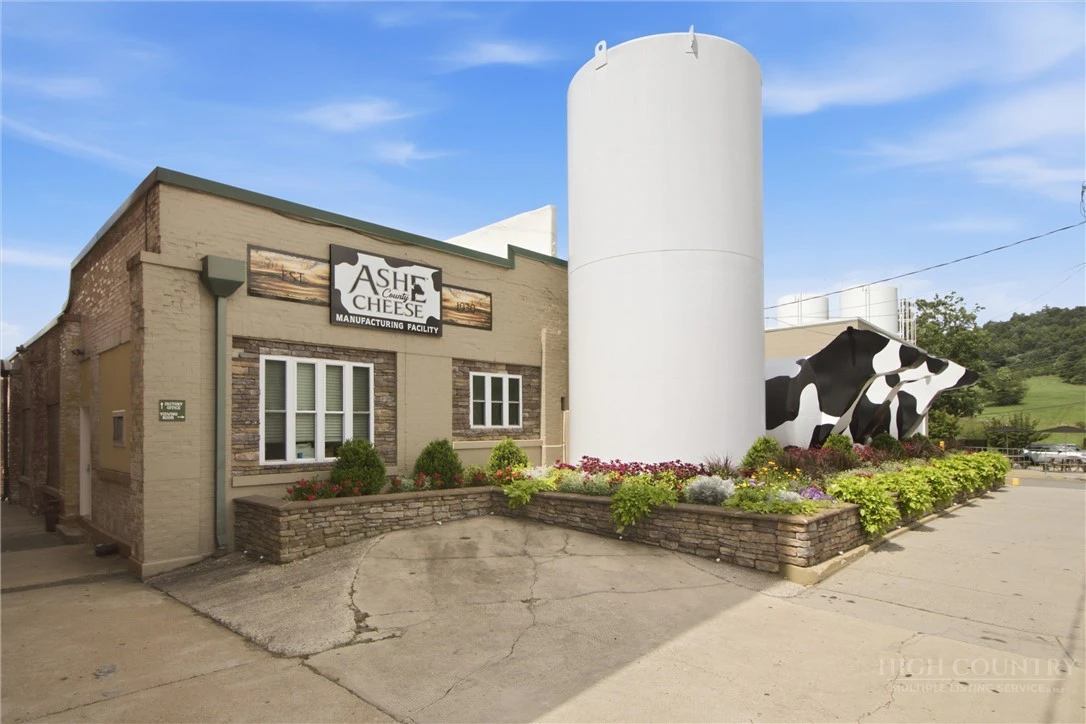 Image number 36 for the current listing