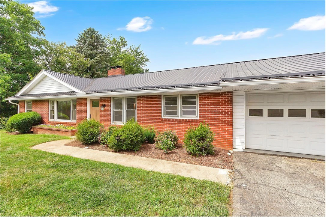 Image number 2 for the current listing