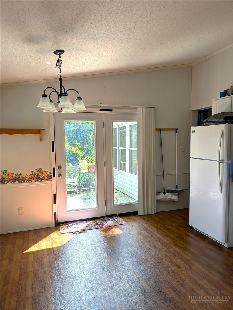 Image number 21 for the current listing