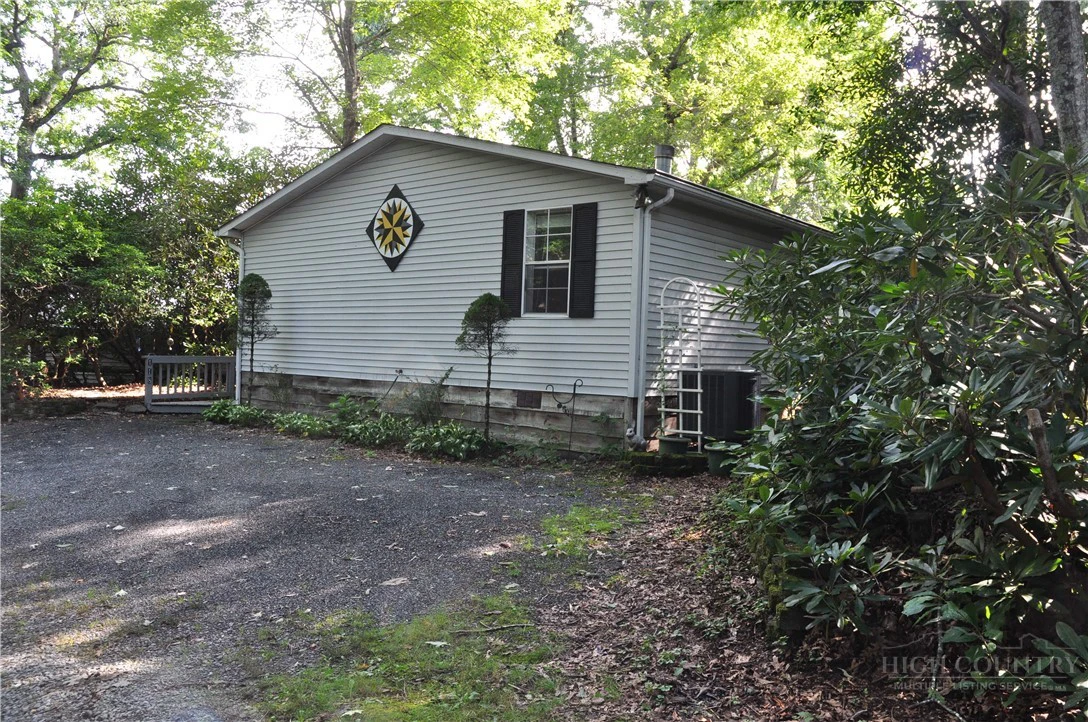 Image number 2 for the current listing