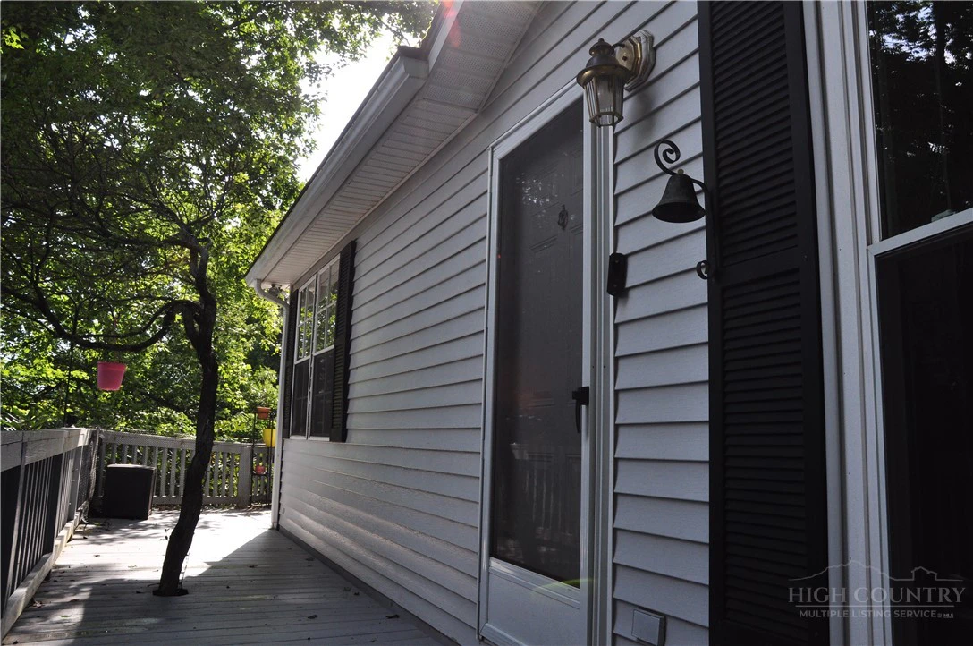 Image number 4 for the current listing