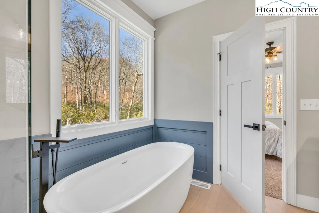 Image number 6 for the current listing
