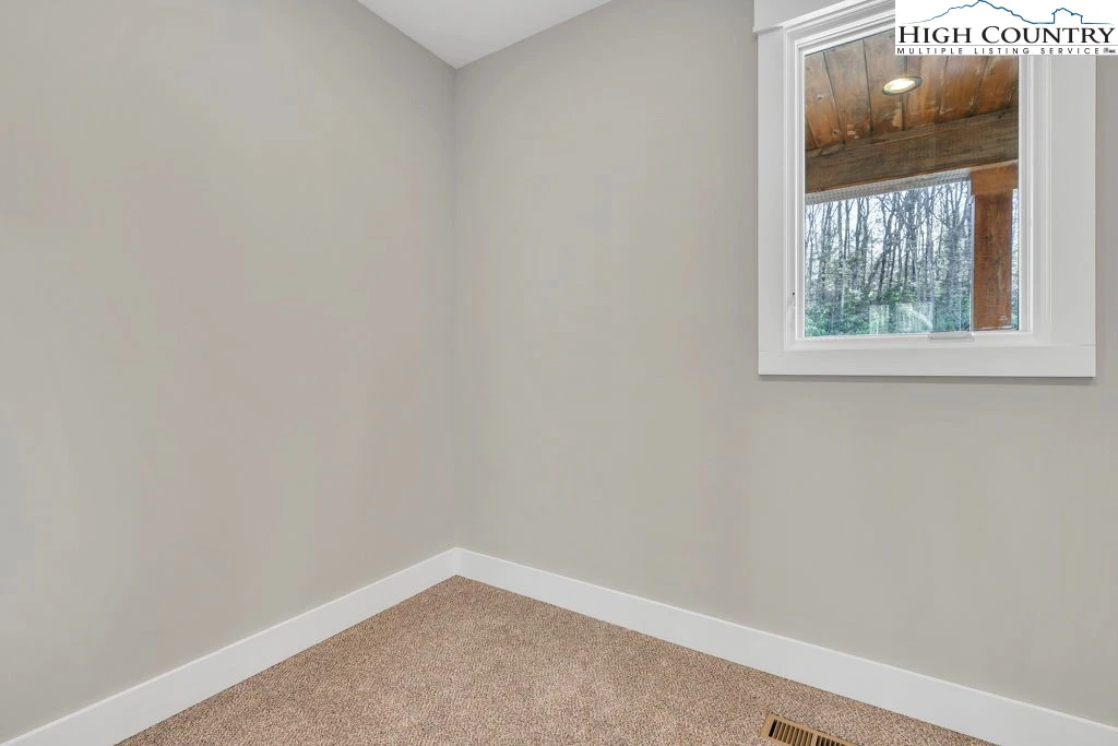 Image number 8 for the current listing